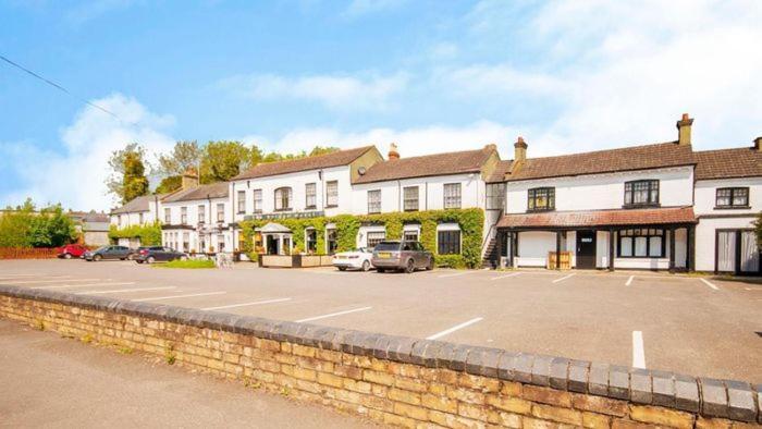 The Bridge Hotel Thrapston  Bagian luar foto